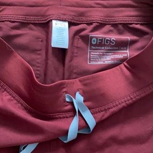 Women’s Figs scrub pants. Livingston cut, burgundy
